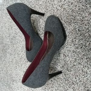 Women's flocked pumps